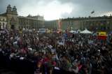 Investigarían financiamiento de manifestaciones en contra de la destitución a Petro