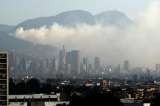 Intenso incendio afecta cerros de Bogotá