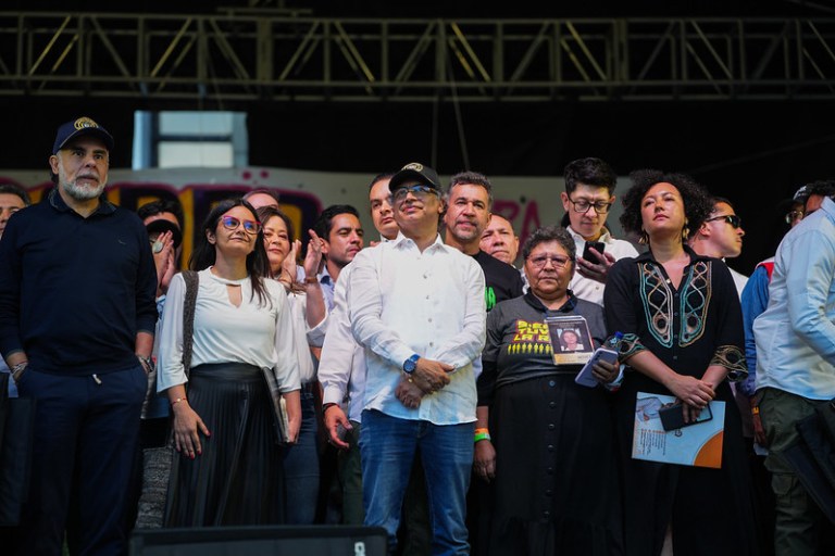 Jefes de bandas criminales salieron de la cárcel y fueron a acto de Petro: piden marco jurídico