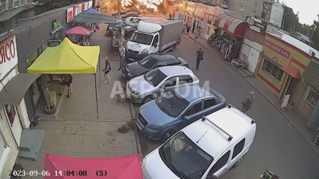 Un misil se estrelló contra un mercado ucraniano ubicado en la región de Donetsk. Autoridades ucranianas habían asegurado que fue un misil ruso, pero The New York Times analizó evidencia que indicaría que sería un misil ucraniano.