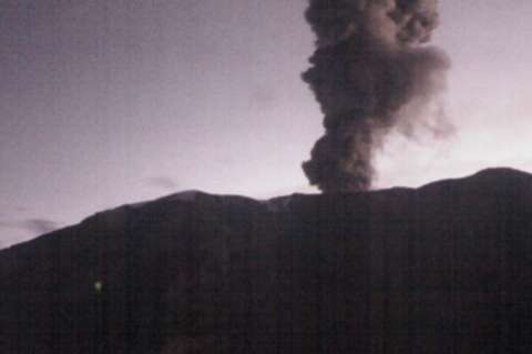 Advierten nuevos pulsos de tremor volcánico en el Nevado del Ruíz