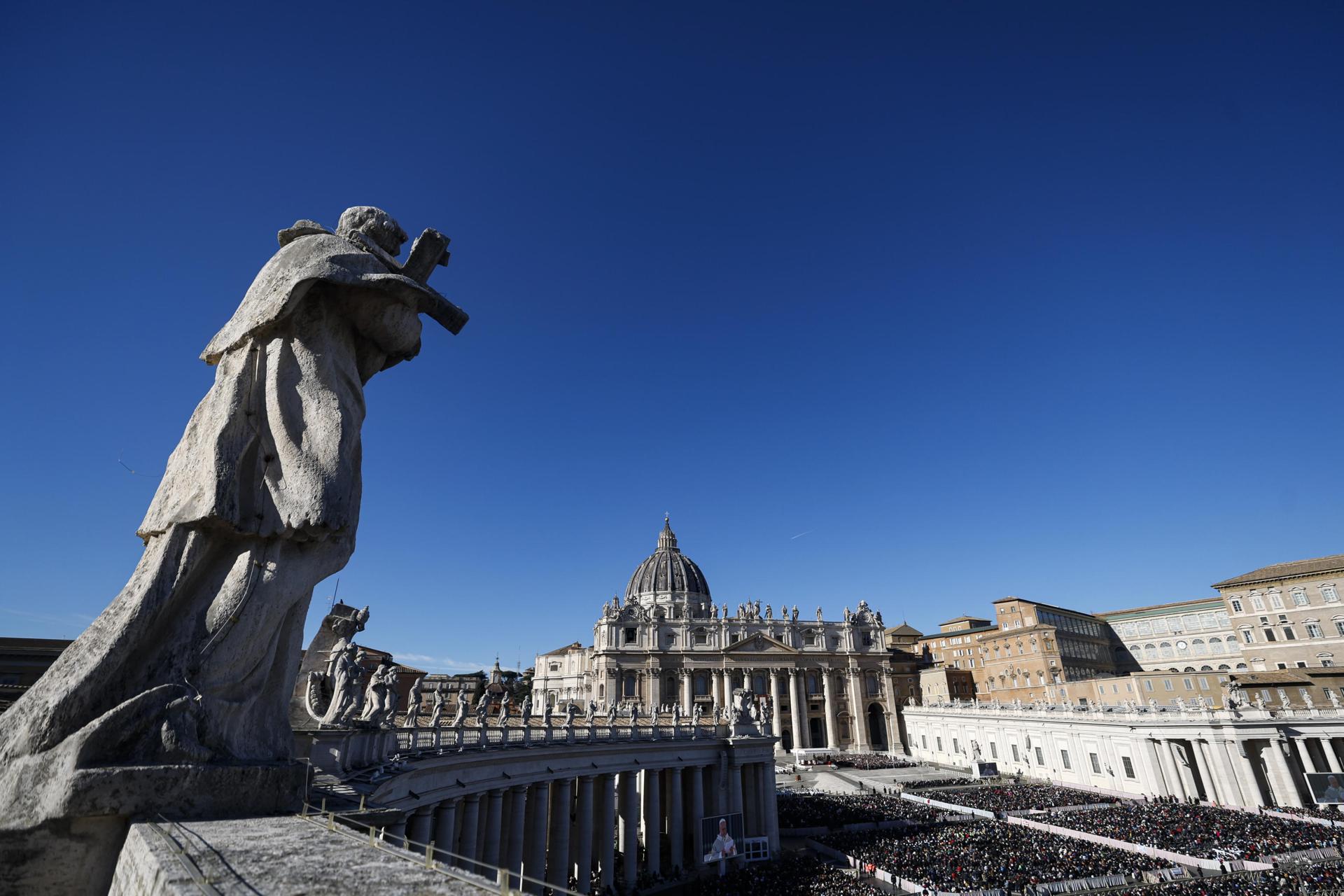 VATICAN CITY (Vatican City State (Holy See)), 23/11/2025.- A general view during the Holy Mass for the Jubilee of Choirs and Choral Society with Pope Leo XIV, in Saint Peter's Square, in Vatican City, 23 November 2025. (Papa) EFE/EPA/ANGELO CARCONI