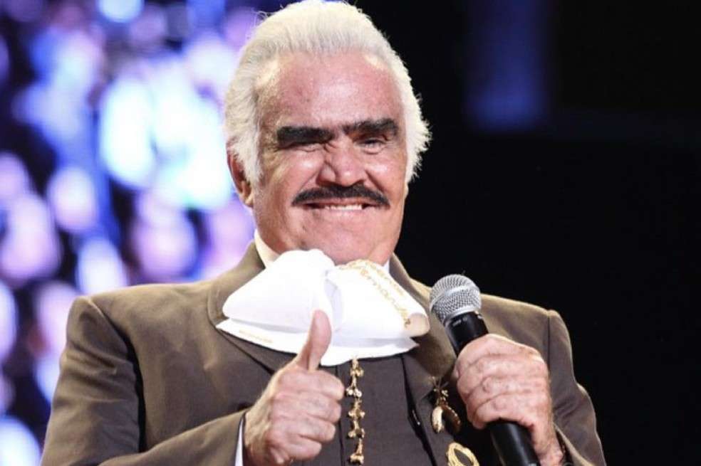 Vicente Fernández fue hospitalizado de emergencia en México