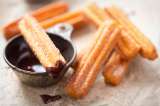 Este es el paso a paso para preparar churros con salsa de chocolate