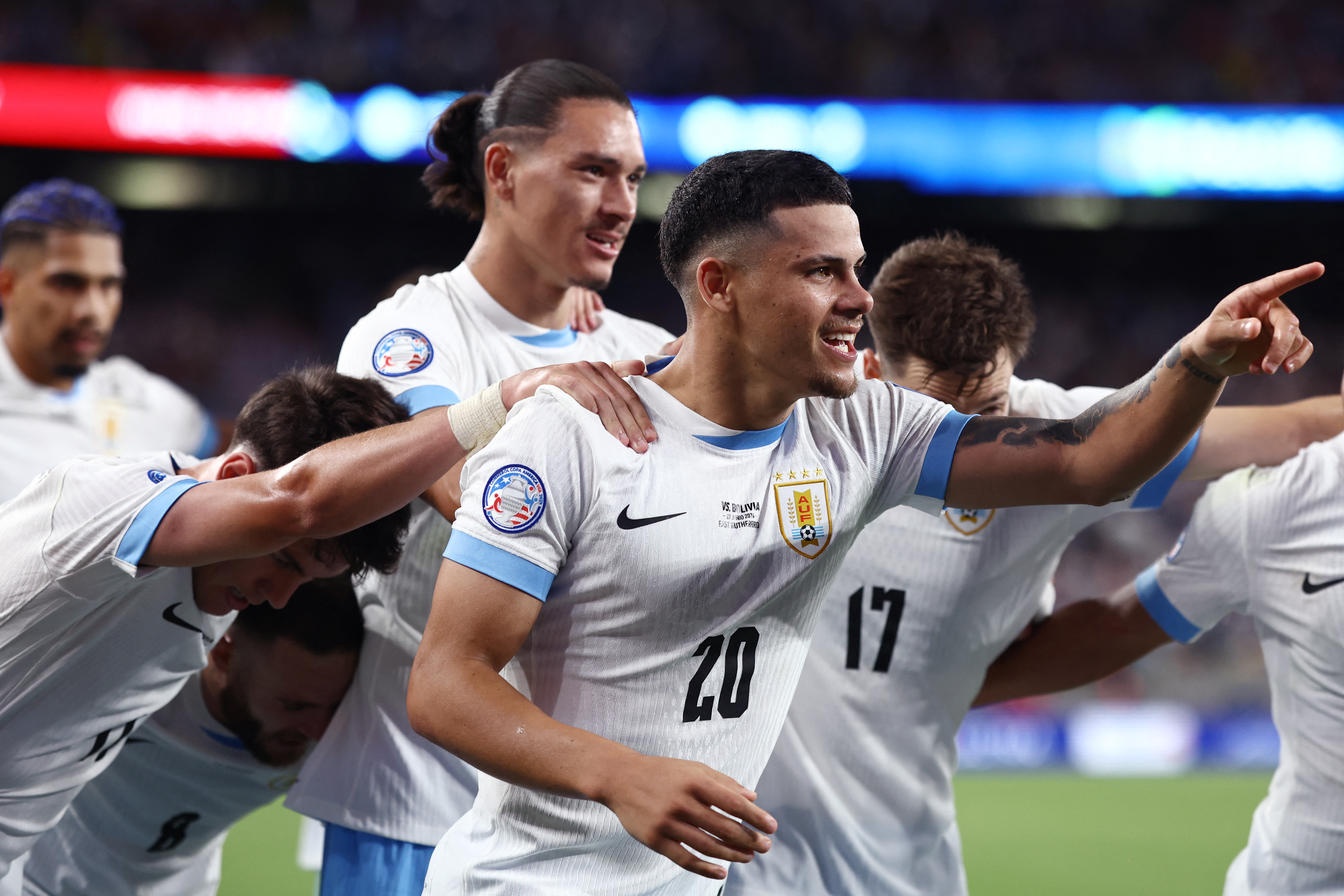 Maximiliano Araujo celebra después de anotar el tercer gol del equipo durante el partido del Grupo C de la Copa América 2024 entre Uruguay y Bolivia.