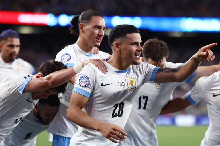Uruguay goleó a Bolivia 5-0 y se perfila como candidato en la Copa América