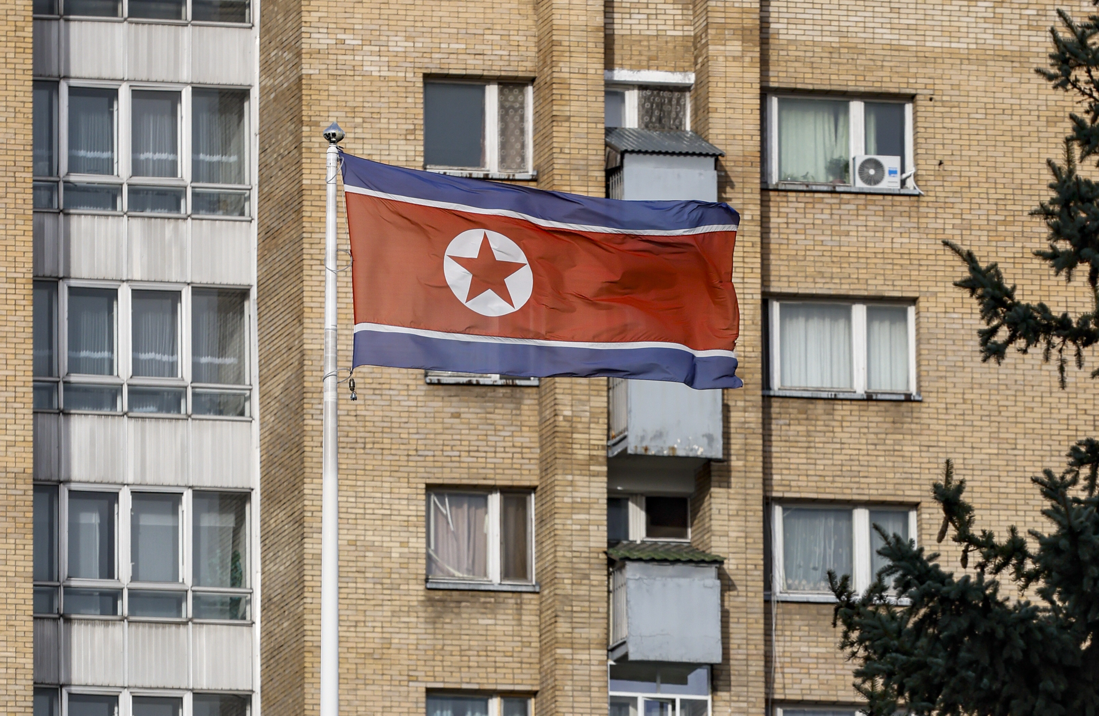Moscow (Russian Federation), 30/10/2024.- The Democratic People's Republic of Korea (DPRK)'Äôs National flag waves on the embassy building in Moscow, Russia, 30 October 2024. North Korean state news agency KCNA and Russian officials on 30 October confirmed that North Korean Foreign Minister Choe Son Hu was traveling to Moscow after arriving in Vladivostok the previous day. Choe's visit comes after NATO joined Seoul, Washington and Kyiv in confirming Pyongyang's deployment of troops to Russia's Kursk region on the border with Ukraine. (Corea del Norte, Rusia, Ucrania, Moscú, Seúl, Kiev) EFE/EPA/YURI KOCHETKOV