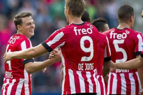 Santiago Arias hizo gol y encarriló el triunfo del PSV