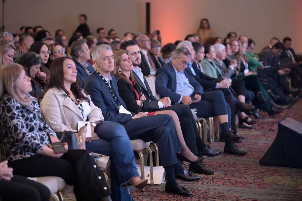 El congreso empresarial El Futuro es Plateado, organizado por Porvenir, reunió en Bogotá a expertos nacionales e internacionales para analizar los retos y oportunidades del envejecimiento poblacional.