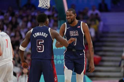 El superequipo de Estados Unidos superó a la Serbia de Jokic en su debut olímpico