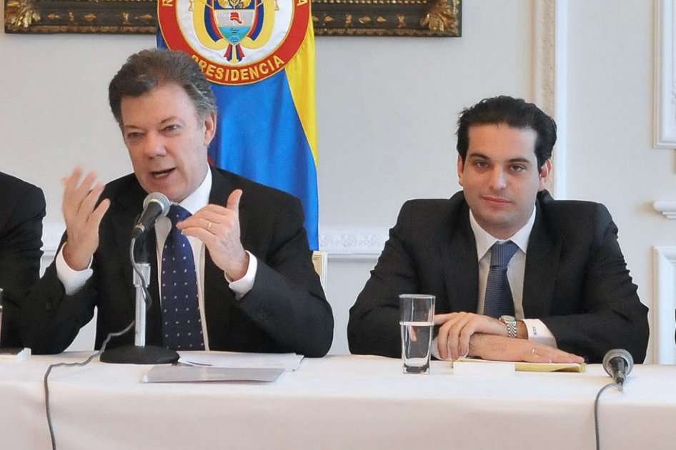 El presidente Juan Manuel Santos y el presidente del Partido Liberal, representante Simón Gaviria. / Presidencia