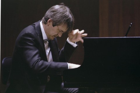 Luis Fernando Pérez, un pianista español que quiere aterrizar en Colombia