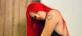 Nuevo look de Karol G: en ‘Saturday Nigth Live’, sorprendió con su pelo color rosa
