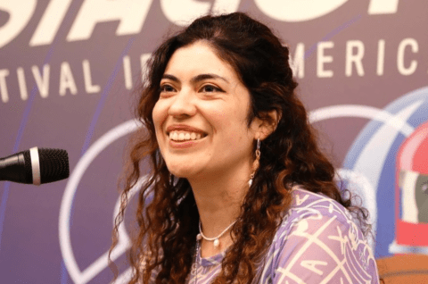 Laura Ubaté, su nuevo pódcast y el dolor de crecer: “Me fascinan las primeras veces”