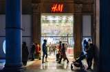 H&M eligió al diseñador Glenn Martens para su colaboración de otoño 2025