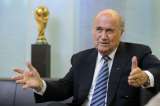 Blatter se lanza en campaña a dos semanas de elección a presidencia de FIFA