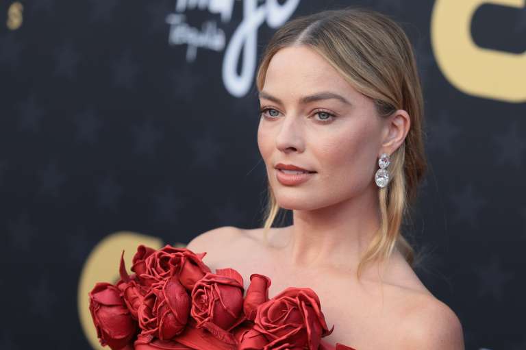 Santa Monica (United States), 14/01/2024.- Australian actor Margot Robbie attends the 29th Critics Choice Awards at The Barker Hangar in Santa Monica, California, USA, 14 January 2024. EFE/EPA/ALLISON DINNER