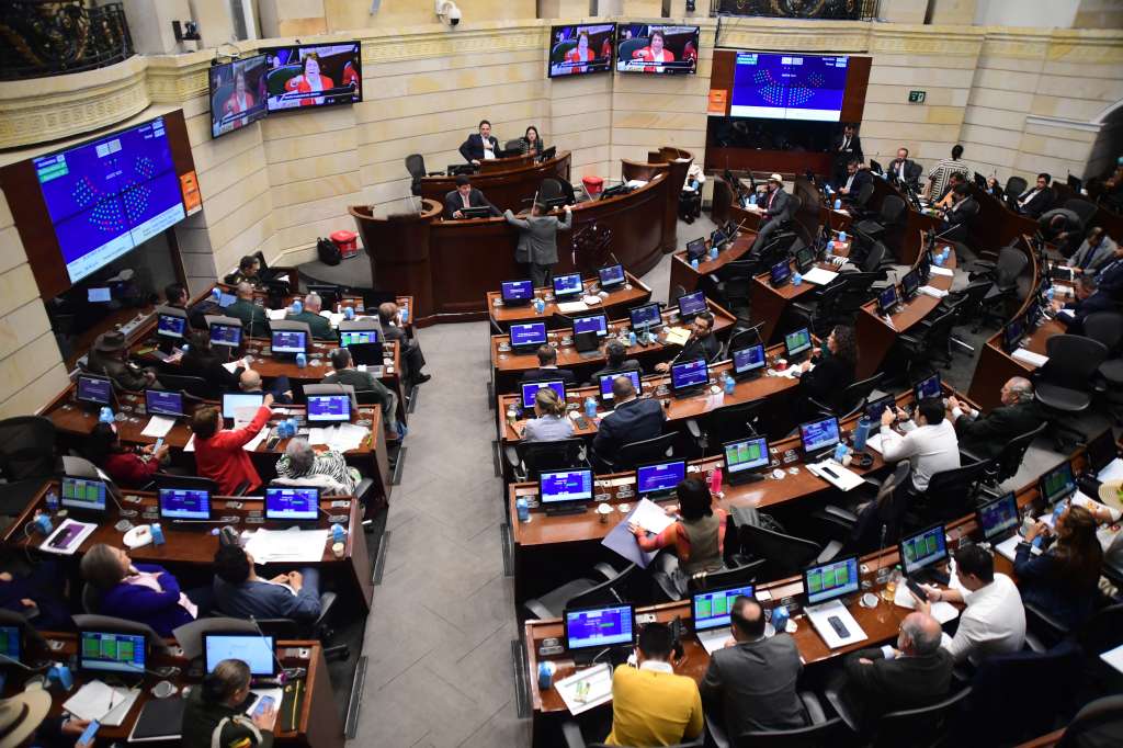 Moción de censura al ministro de Defensa Iván Velásquez en el Congreso de la República