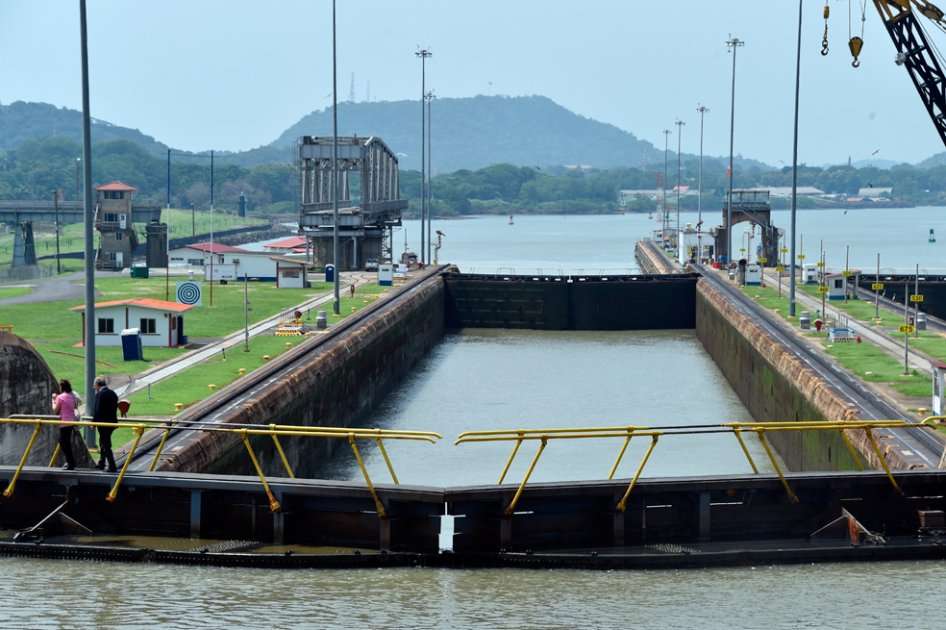 El Canal panameño se encuentra en pleno proceso de expansión con la construcción de un tercer juego de esclusas que duplicará su capacidad de transporte de carga anual de 300 a 600 millones de toneladas.