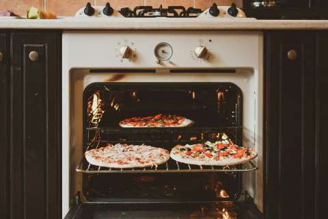 ¿Cómo limpiar el horno con bicarbonato de sodio?