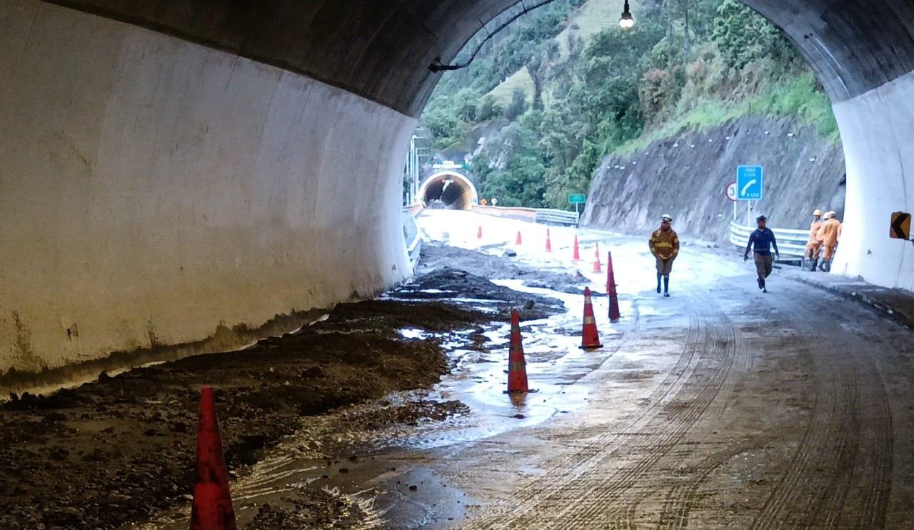 Imagen de la remoción de material en La Línea. / Cortesía Invías