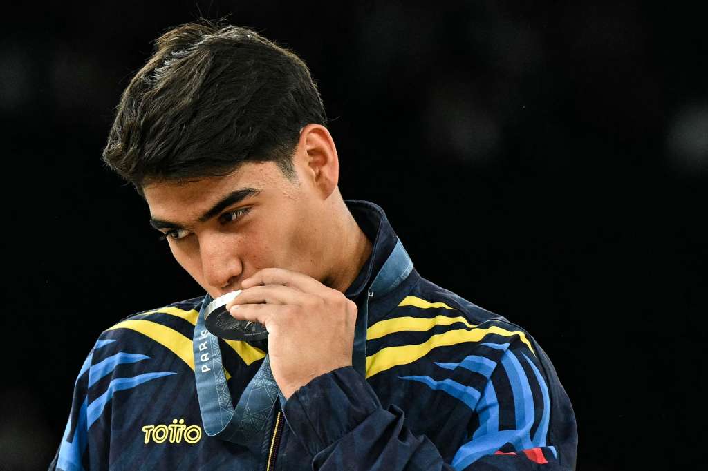 El cucuteño Ángel Barajas se llevó la medalla de plata en la modalidad de barra fija en los Juegos Olímpicos de París 2024.