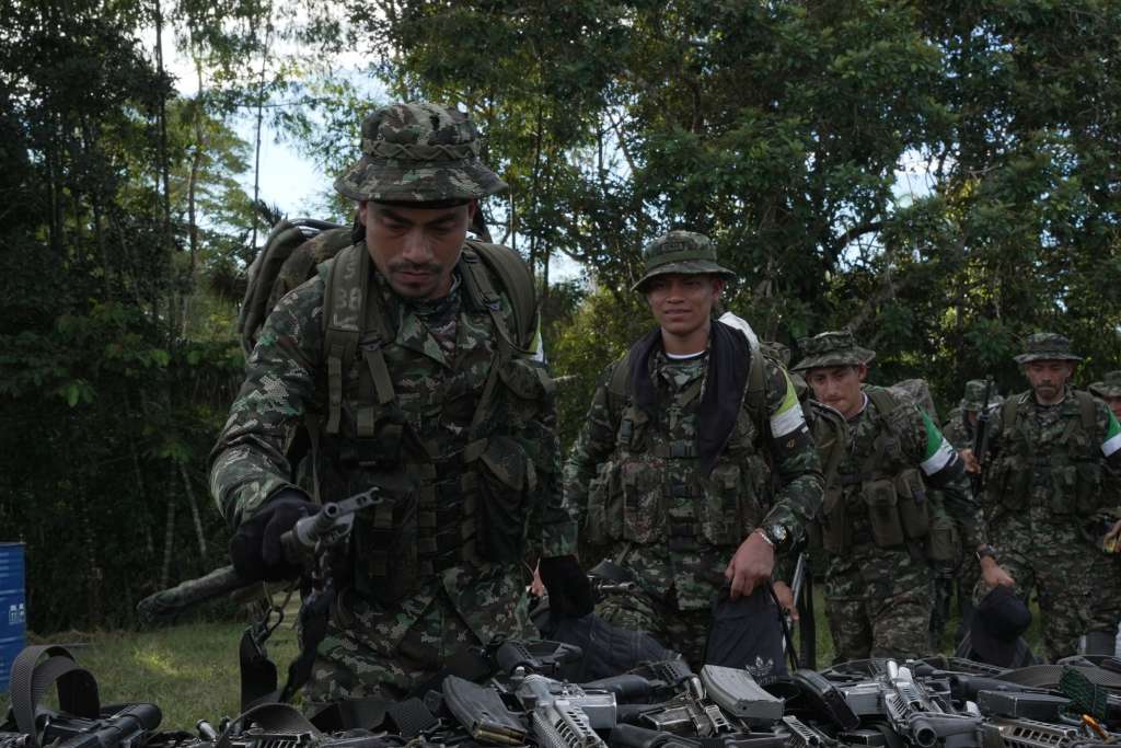 La dejación de armas fue el momento central antes de que 99 integrantes de la Coordinadora Nacional Ejército Bolivariano (CNEB) entraran a la ZUT.