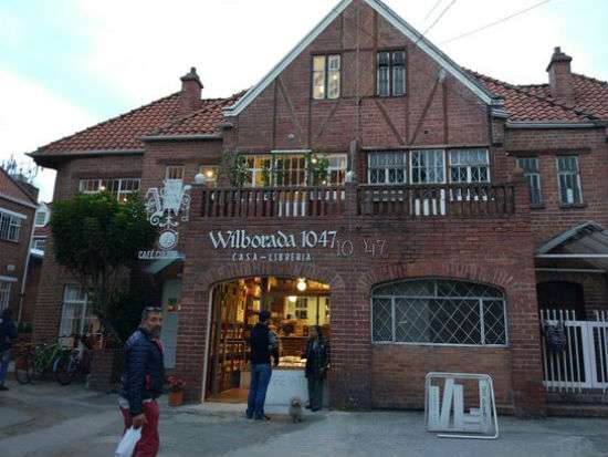 Fachada de la librería Wilborada 1047, en Bogotá.