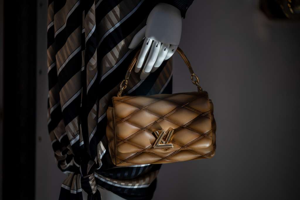 Bolso Louis Vuitton. / Bloomberg