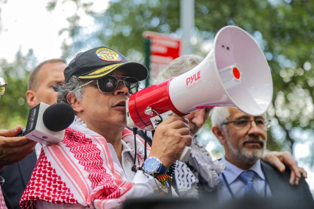 Presidente Gustavo Petro participó en un evento a favor de Palestina junto con Roger Waters.