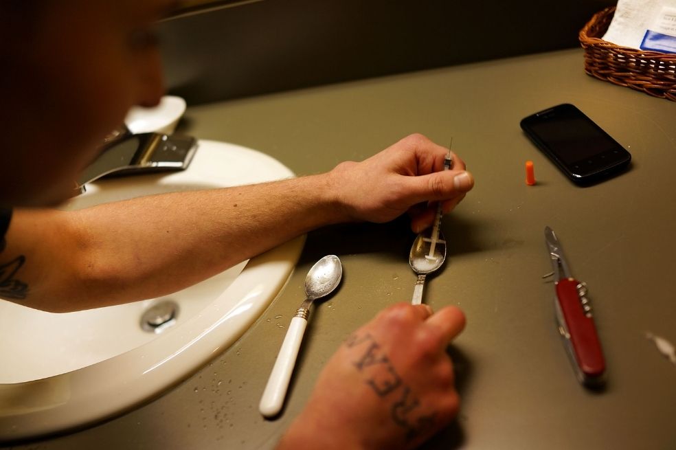 En los países donde la problemática es la economía criminal alrededor de las drogas, la despenalización no es suficiente.