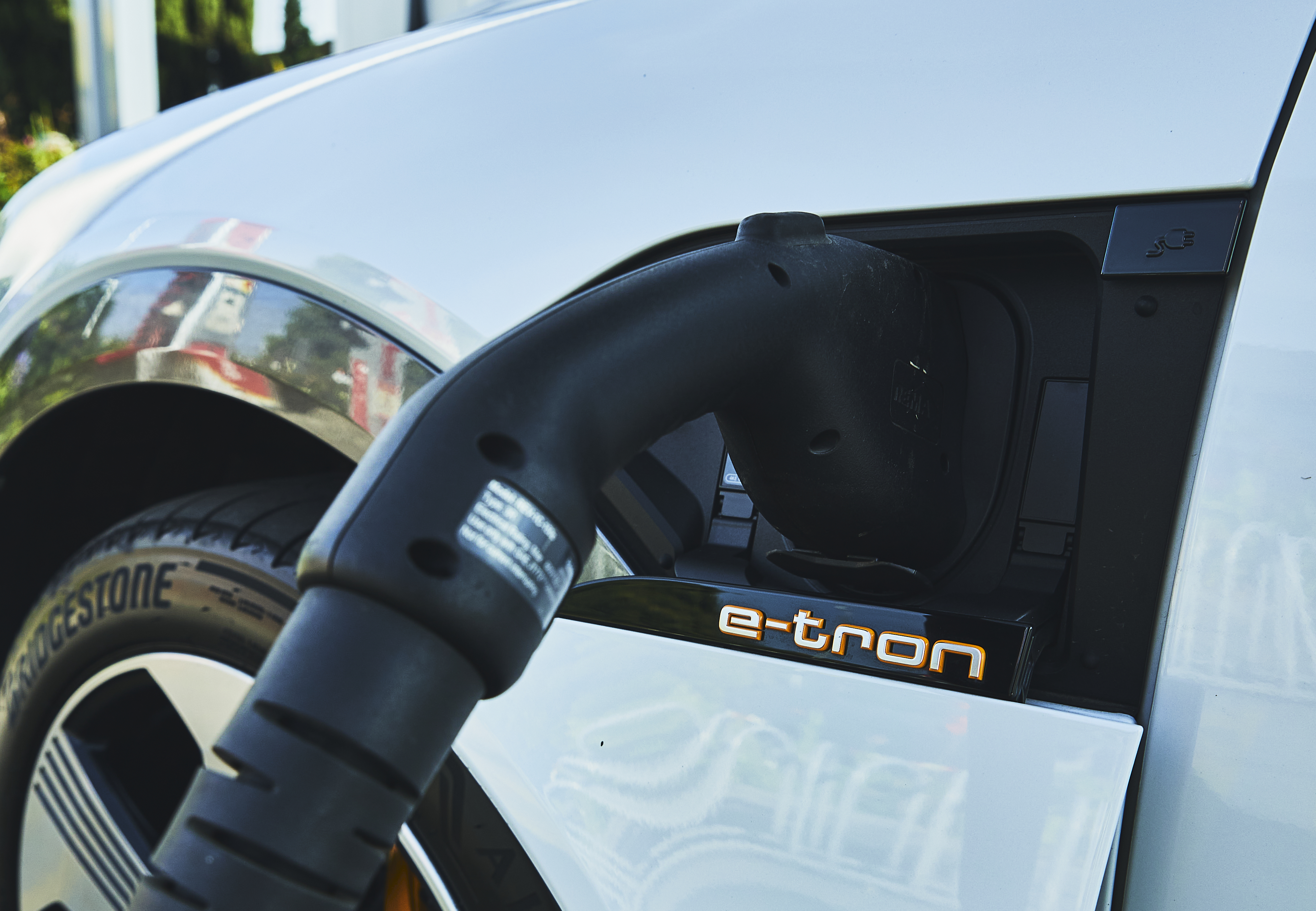 Audi e-tron.
