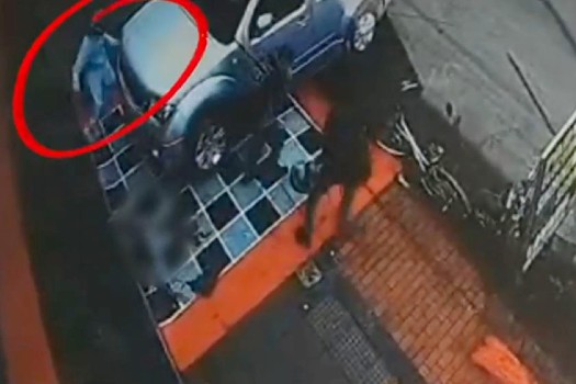 Momento en el que presunto sicario le arrebata la vida a un comerciante en el Siete de Agosto.