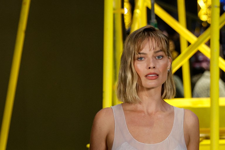 Margot Robbie cambió de look y su long bob ya se perfila como el corte de la primavera 2026