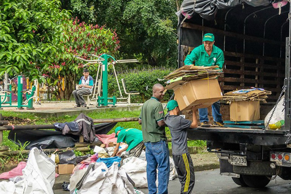 Mientras el 41.6% afirmó que se los da a un reciclador informal, el 29.9% dijo que se los daba al servicio de aseo público. / Tomada de página web de Recimed.