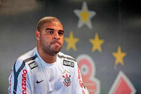 Denuncian a Adriano por herir a una mujer con un disparo accidental