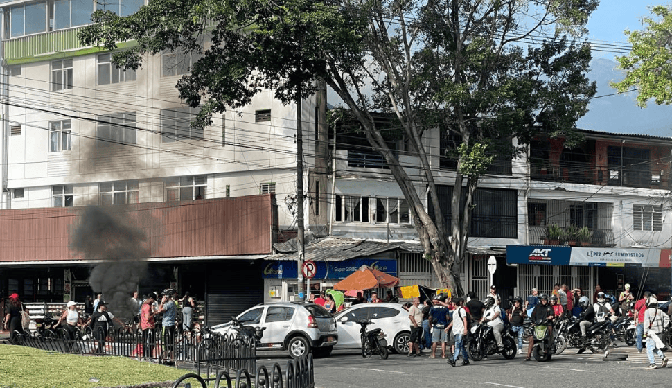 La comunidad pide respuestas a Empresas Municipales de Cali, Emcali, por la falta del servicio de agua desde hace varios meses.