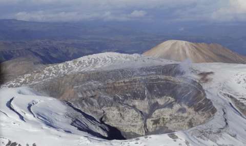Volcán Nevado del Ruiz: disminuye la actividad sísmica, pero sigue el nivel naranja