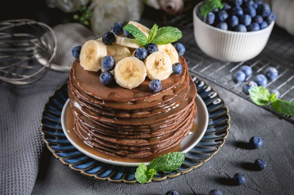 Pancakes de doble chocolate y mantequilla de maní