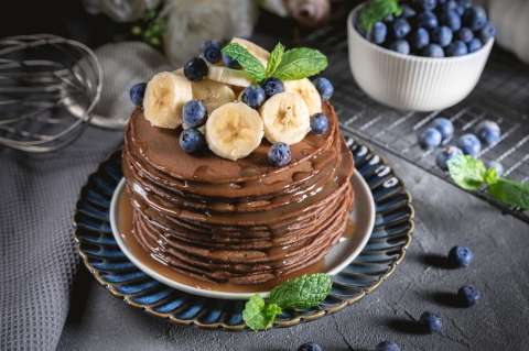 Pancakes de doble chocolate y mantequilla de maní