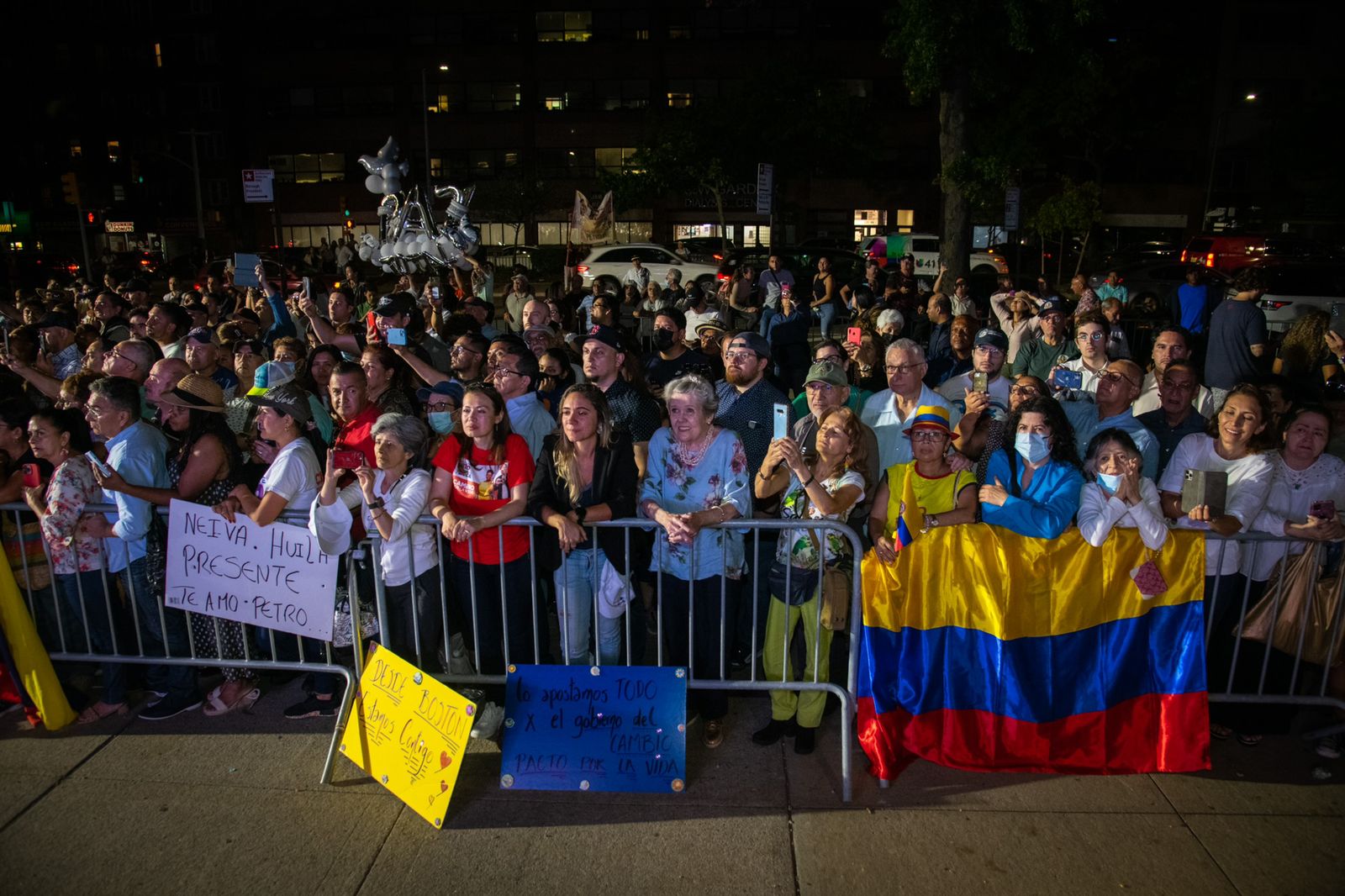 Colombianos en Queens, en el encuentro con el presidente Gustavo Petro.