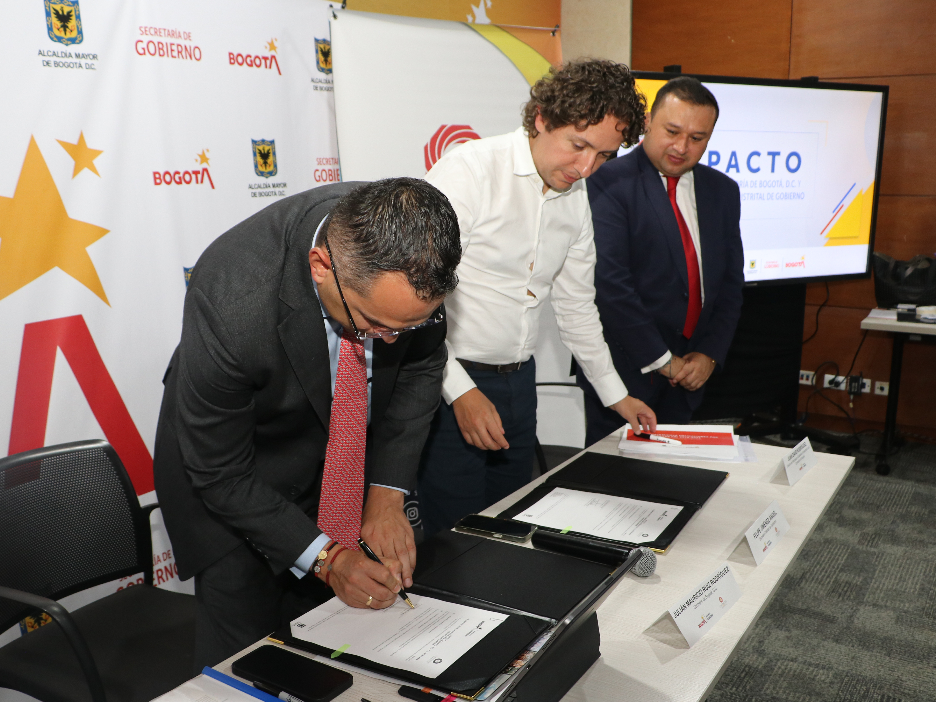 Las alcaldías locales tienen obligaciones por pagar por $566
mil millones.