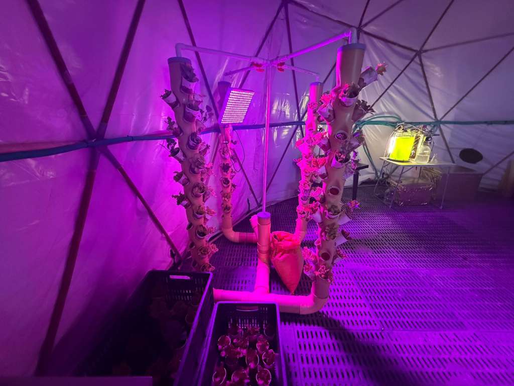 En el Parque Jaime Duque ubicado en Tocancipá, inauguraron el Hábitat Análogo de Exploración Espacial Simulada-Colombia, HAdEES-C, de la Fundación Cydonia, organización que promueve el desarrollo espacial a través de la investigación científica, la educación y la apropiación del conocimiento (Rusia).