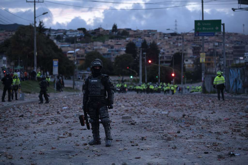 Disturbios en el barrio Yomasa, generaron enfrentamientos entre algunos manifestantes y la Fuerza pública quienes usaron gases lacrimógenos para dispersarlos, actos que afectaron este y otros barrios de la localidad Usme.