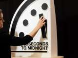 El reloj del “fin del mundo” marca la peor hora desde que fue creado por científicos en 1947