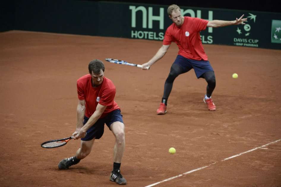 La dupla Jamie Murray-Dominic Inglot entrenan previo al duelo por la final de la Copa Davis. Foto: AFP