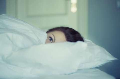¿Suda más que un café caliente en la noche? Ojo con estas señales en su salud