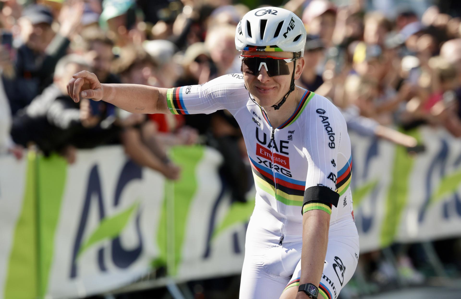 LIEGE (Belgium), 26/04/2026.- Slovenian rider Tadej Pogacar of team UAE Team Emirates XRG celebrates winning the Liege Bastogne Liege one-day cycling race over 259.5km from Liege to Liege, Belgium, 26 April 2026. (Ciclismo, Bélgica, Lieja) EFE/EPA/OLIVIER MATTHYS