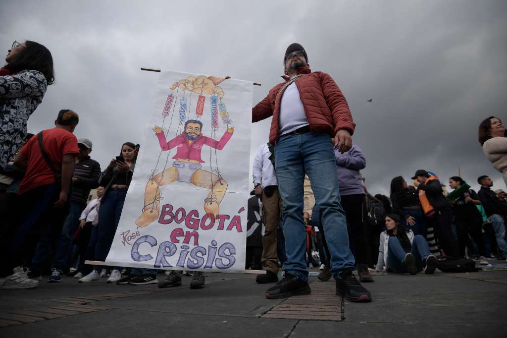 Movilización de algunos sindicatos de maestros de Bogotá,  convocaron a un paro de 24 horas para marchar en contra de la administración del alcalde Carlos Fernando Galán.