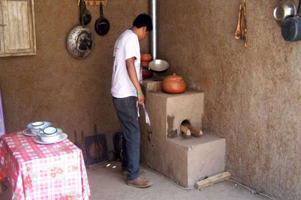 En muchos países en desarrollo se siguen usando hornillas muy contaminantes para cocinar. / Zoraida Portillo.